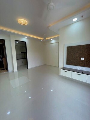Room in 3 BHK Apartment at Sheth Zuri, Laxmi Nagar – for Rent