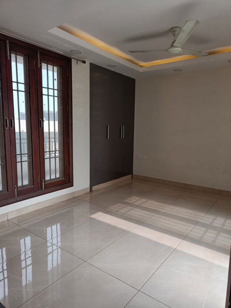 Hall, naraina 2 Bedroom 125 Sq.Yd. Apartment In Naraina Delhi 10612593