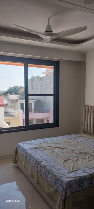 Room in 3 BHK Builder Floor at Saraswati Vihar – for Sale