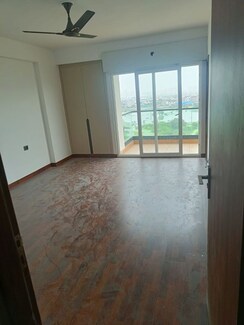 3 BHK Apartment For Rent in Express Zenith