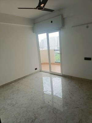 Room in 3 BHK Apartment at Express Zenith, Sector 77 – for Rent