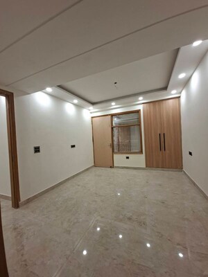 Room in 3 BHK Builder Floor at Saket – for Rent