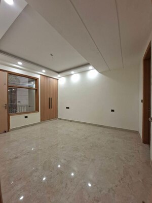 Room in 3 BHK Builder Floor at Saket – for Rent
