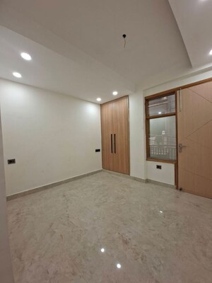 Room in 3 BHK Builder Floor at Saket – for Rent