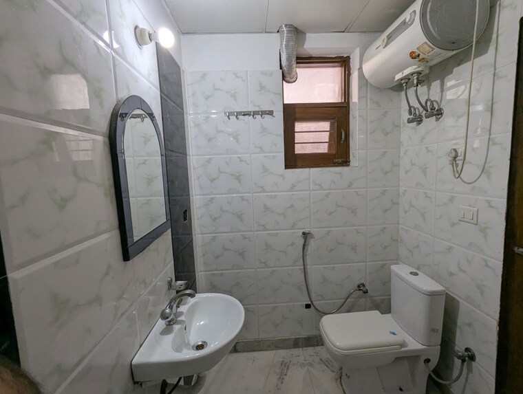 Bathroom, sector 46 3 Bedroom 2100 Sq.Ft. Builder Floor In Sector 46 Gurgaon 10612629