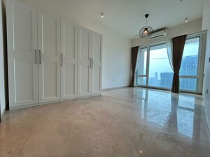 Room in 3 BHK Apartment at Raheja Imperia, Worli – for Rent