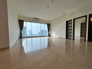 Room in 3 BHK Apartment at Raheja Imperia, Worli – for Rent