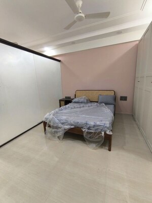 Team Area in 2 BHK Apartment at Wahedna Apartment, Bandra West – for Rent