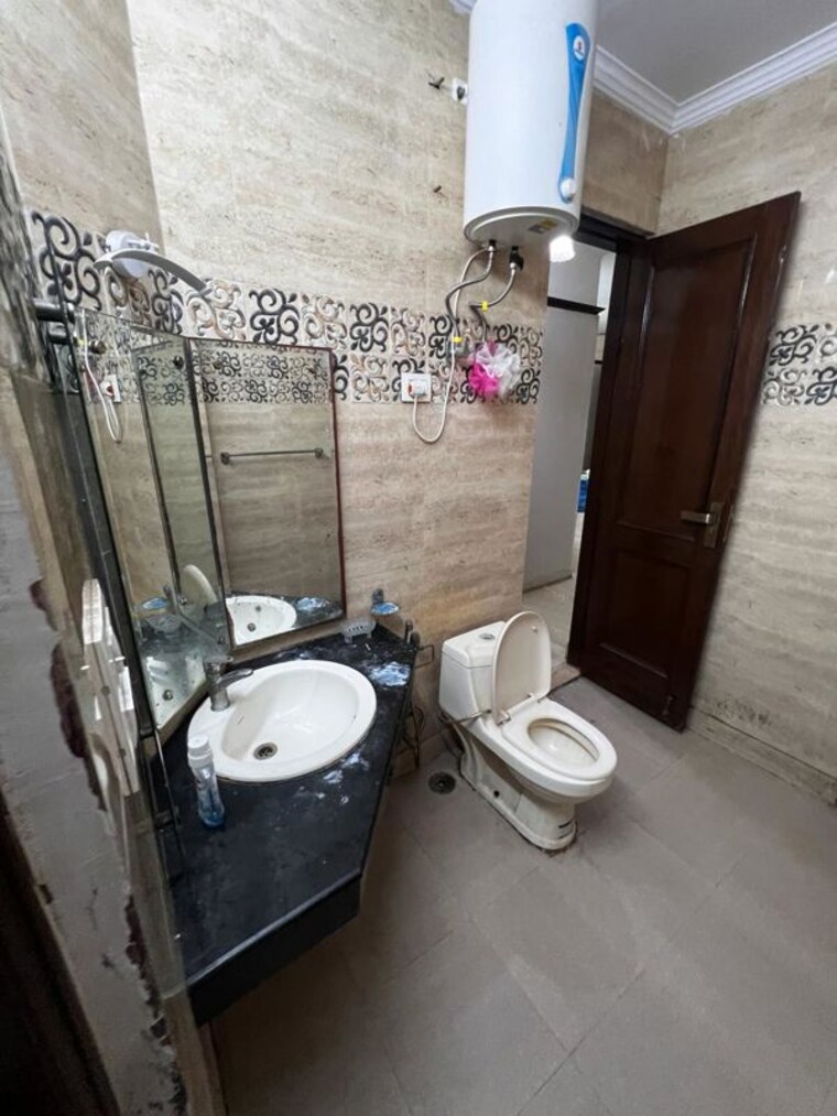 Bathroom, naraina 2 Bedroom 125 Sq.Yd. Apartment In Naraina Delhi 10612670