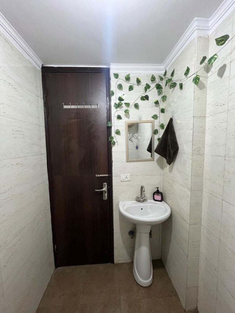 Bathroom, chattarpur 1 Bedroom 550 Sq.Ft. Apartment In Chattarpur Delhi 10612704