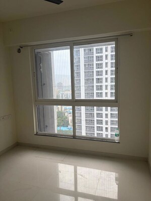 Room in 2 BHK Apartment at Sheth Zuri, Laxmi Nagar – for Rent
