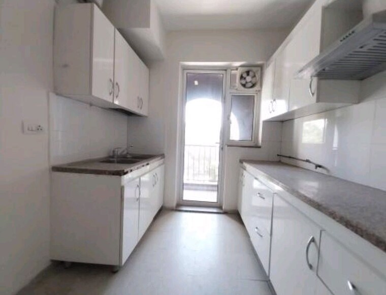 Kitchen, dlf-new-town-heights-ii 3.5 Bedroom 1930 Sq.Ft. Apartment In Sector 86 Gurgaon 10612740