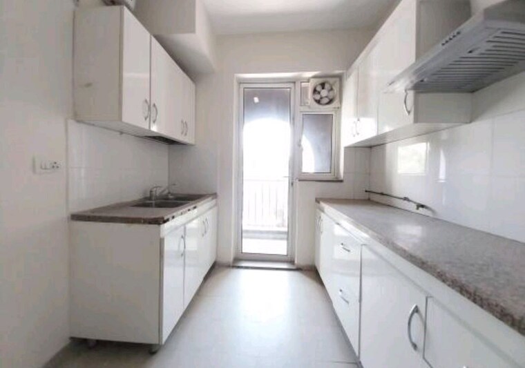 Kitchen, dlf-new-town-heights-ii 3.5 Bedroom 1930 Sq.Ft. Apartment In Sector 86 Gurgaon 10612740