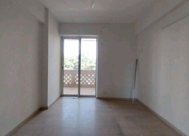 Room, dlf-new-town-heights-ii 3.5 Bedroom 1930 Sq.Ft. Apartment In Sector 86 Gurgaon 10612740