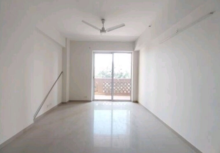 Room, dlf-new-town-heights-ii 3.5 Bedroom 1930 Sq.Ft. Apartment In Sector 86 Gurgaon 10612740