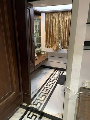 4 BHK Apartment – Entrance View at Khar West - for Rent