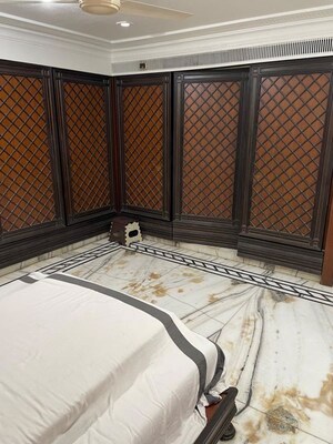 Bedroom in 4 BHK Apartment at Khar West – for Rent