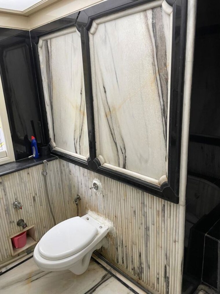 Bathroom, khar west 4 Bedroom 1900 Sq.Ft. Apartment In Khar West Mumbai 10612867