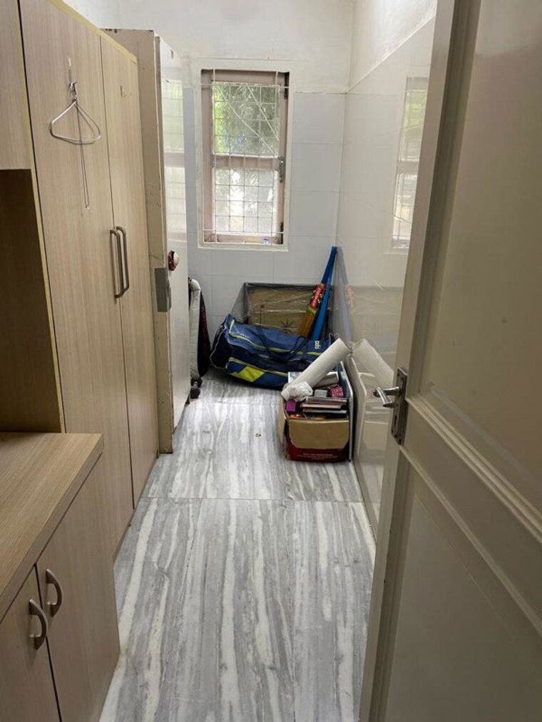 Room, khar west 4 Bedroom 1900 Sq.Ft. Apartment In Khar West Mumbai 10612867