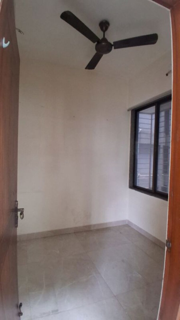 Room, roha-satsang-bharti 1.5 Bedroom 500 Sq.Ft. Apartment In Malad East Mumbai 10612921