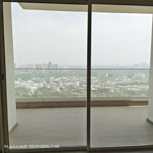 Room in 4 BHK Apartment at Kalpataru Vista, Sector 128 – for Sale