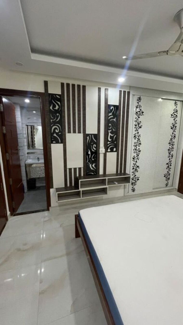Team Area, bptp-parklands 3 Bedroom 250 Sq.Yd. Builder Floor In Sector 76 Faridabad 10612933
