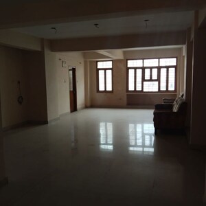 Room in  Office Space at Ghrounda – for Rent