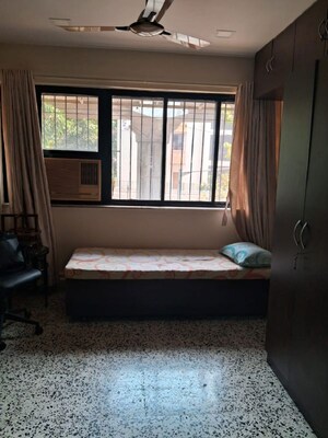Bedroom in 2 BHK Apartment at Santacruz West – for Rent