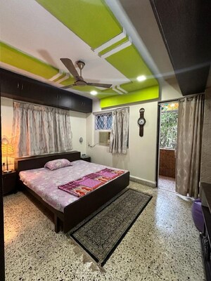 Bedroom in 2 BHK Apartment at Santacruz West – for Rent