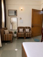Studio  100 Sq.Yd. Builder Floor in Naraina