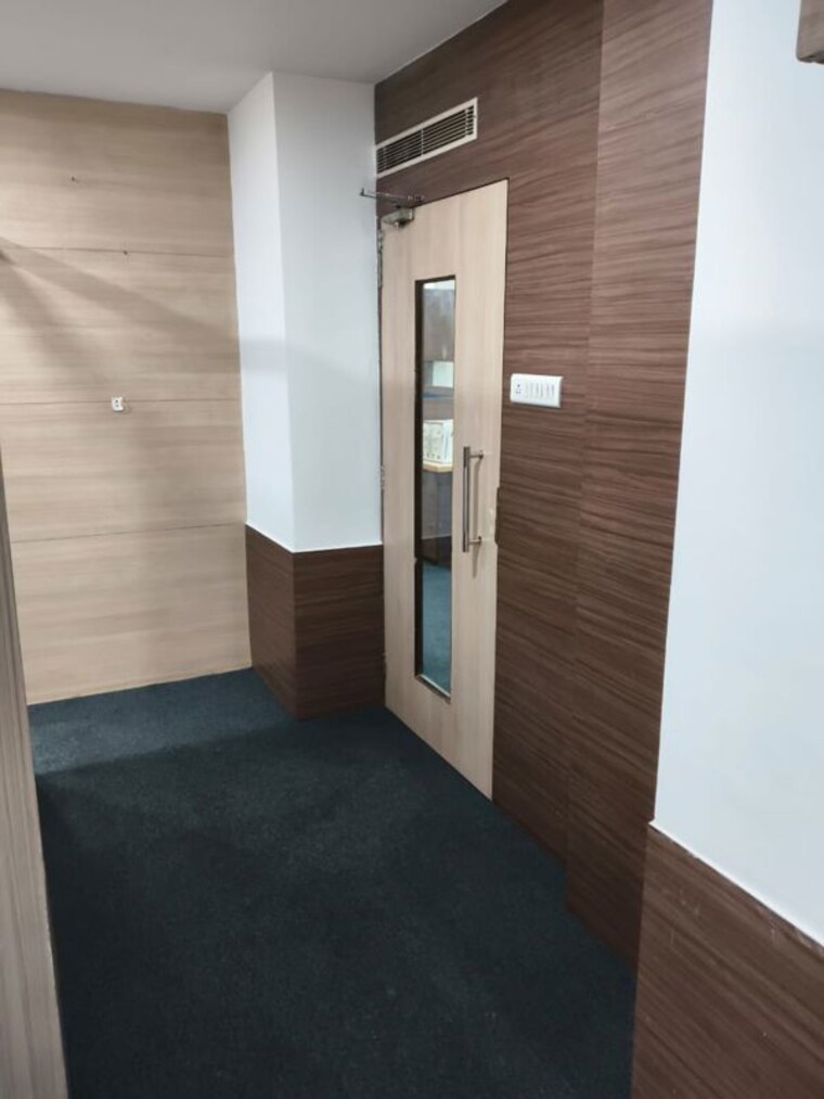Room, ratan-plaza-charbagh Commercial Office Space 2050 Sq.Ft. In Charbagh Lucknow 10612989
