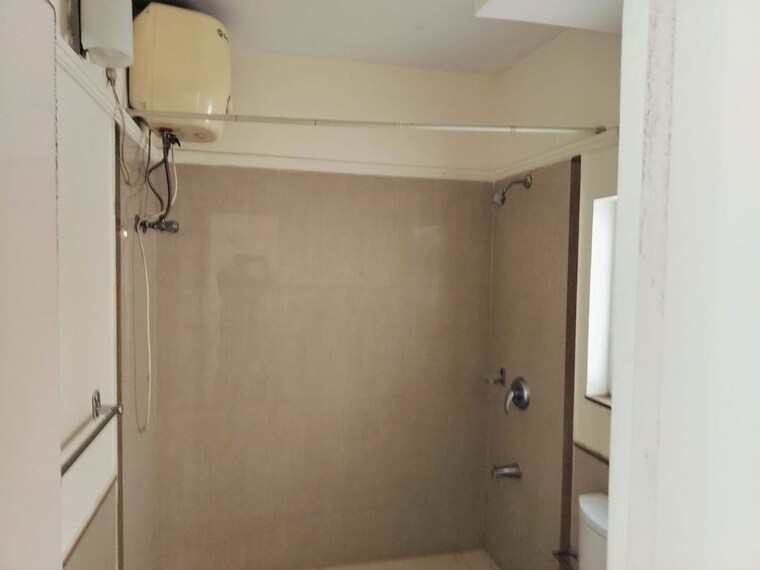 Bathroom, dlf-the-icon 4 Bedroom 2610 Sq.Ft. Apartment In Dlf Phase V Gurgaon 10612995