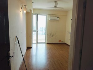 Room in 4 BHK Apartment at DLF The Icon, Dlf Phase V – for Rent