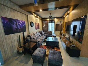 Living Room in 3 BHK Apartment at DLF The Wellington Estate, Dlf Phase V – for Rent