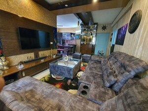 Living Room in 3 BHK Apartment at DLF The Wellington Estate, Dlf Phase V – for Rent