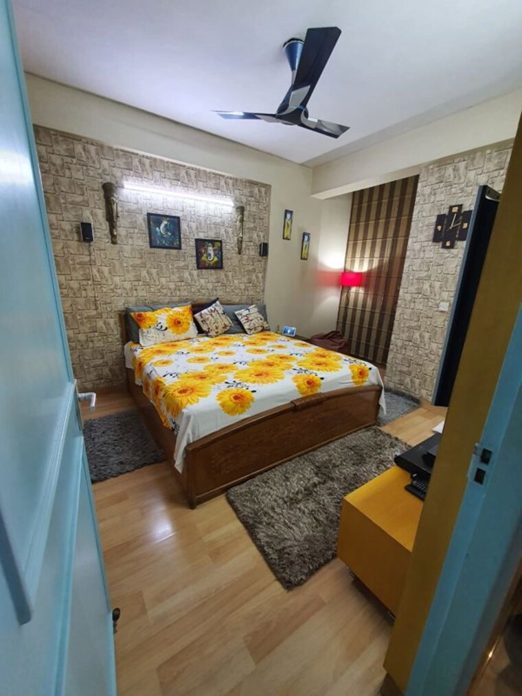 Bedroom, dlf-the-wellington-estate 3 Bedroom 1450 Sq.Ft. Apartment In Dlf Phase V Gurgaon 10613010