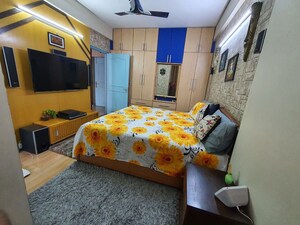 Bedroom in 3 BHK Apartment at DLF The Wellington Estate, Dlf Phase V – for Rent