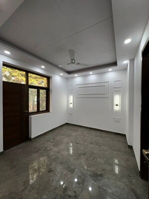 Room in 3 BHK Builder Floor at Rajouri Garden – for Rent