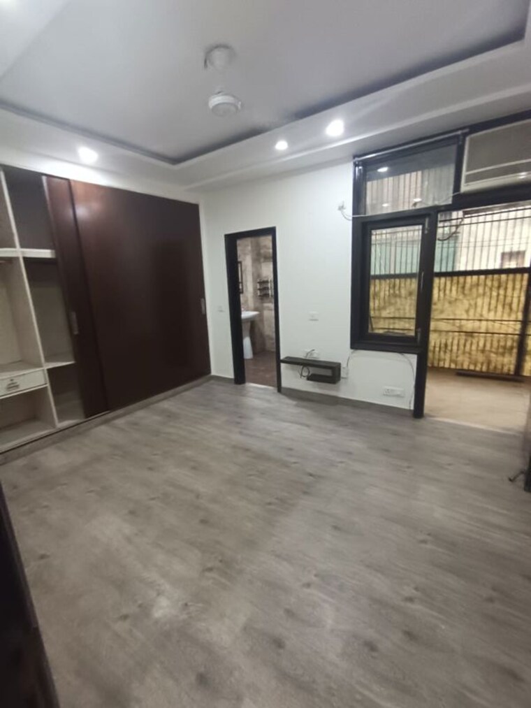 Room, naraina 3 Bedroom 200 Sq.Yd. Builder Floor In Naraina Delhi 10613011