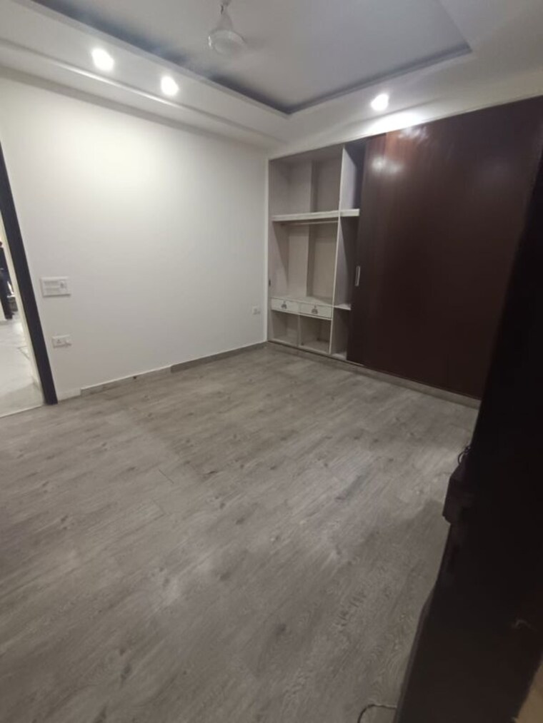 Room, naraina 3 Bedroom 200 Sq.Yd. Builder Floor In Naraina Delhi 10613011