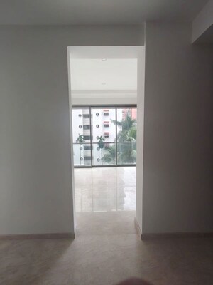 Room in 4 BHK Apartment at Khar West – for Sale