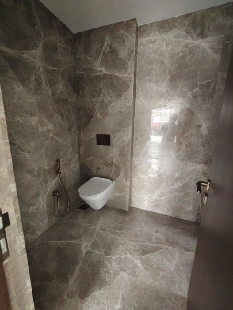 Bathroom, khar west 4 Bedroom 1722 Sq.Ft. Apartment In Khar West Mumbai 10613032