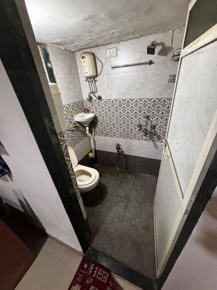 Attached Bathroom, dombivli east 1 Bedroom 560 Sq.Ft. Apartment In Dombivli East Thane 10613038