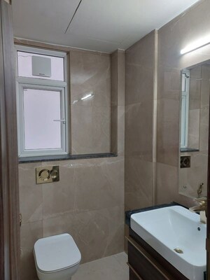 Bathroom in 2.5 BHK Builder Floor at Smart World Orchard, Sector 61 – for Rent