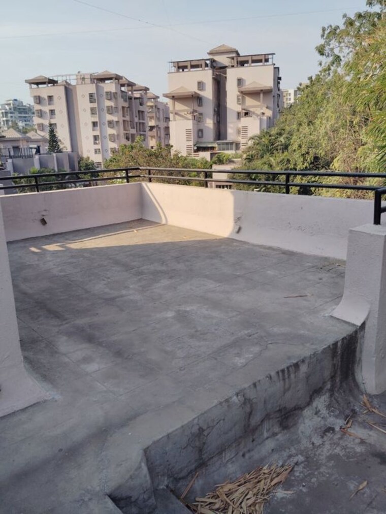 Balcony, high-class-residency 2 Bedroom 1000 Sq.Ft. Apartment In Bavdhan Pune 10613096