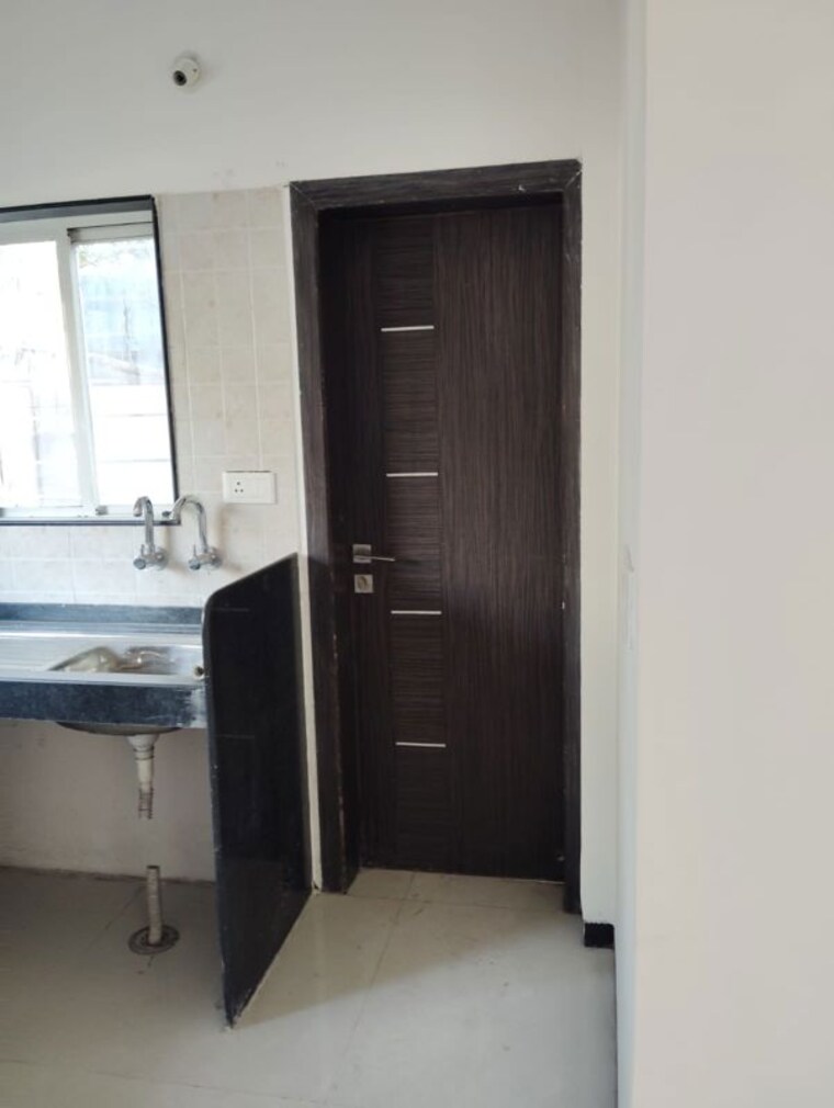 Bathroom, high-class-residency 2 Bedroom 1000 Sq.Ft. Apartment In Bavdhan Pune 10613096