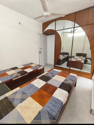 Bedroom in 2 BHK Apartment at Santacruz West – for Rent