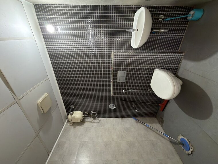 Bathroom, lodha-downtown 2.5 Bedroom 689 Sq.Ft. Apartment In Dombivli East Thane 10613088