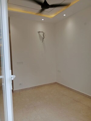 Room in 3 BHK Builder Floor at Janakpuri – for Rent