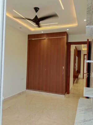 Room in 3 BHK Builder Floor at Janakpuri – for Rent